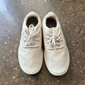 Womens size 7 Allbirds wool runners